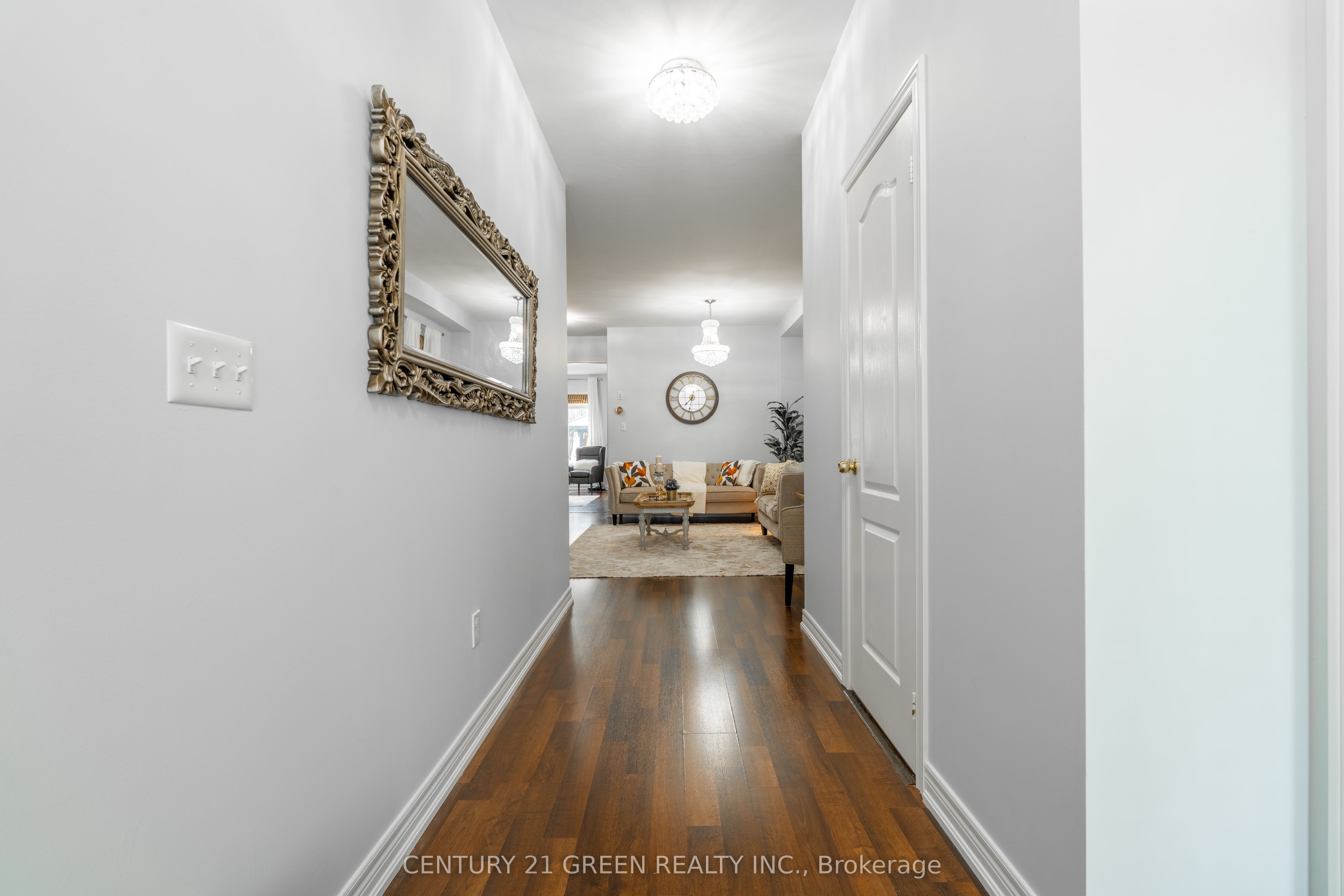 3243 Stoney Crescent