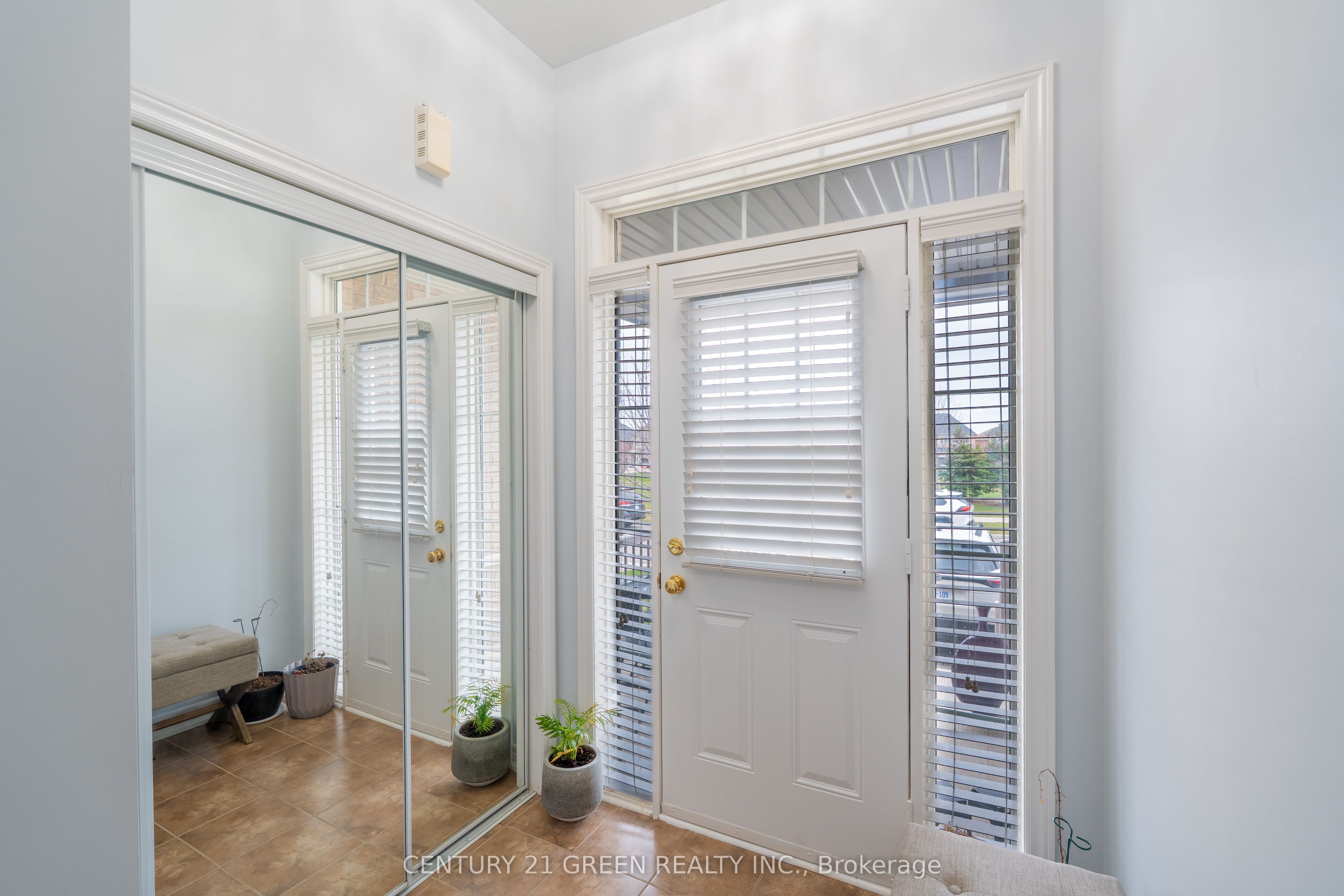 3243 Stoney Crescent