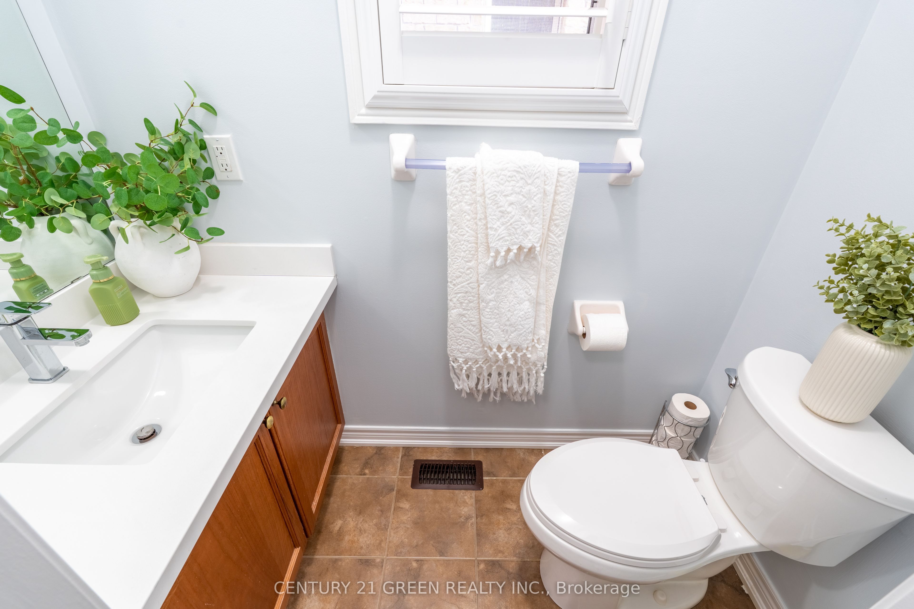 3243 Stoney Crescent