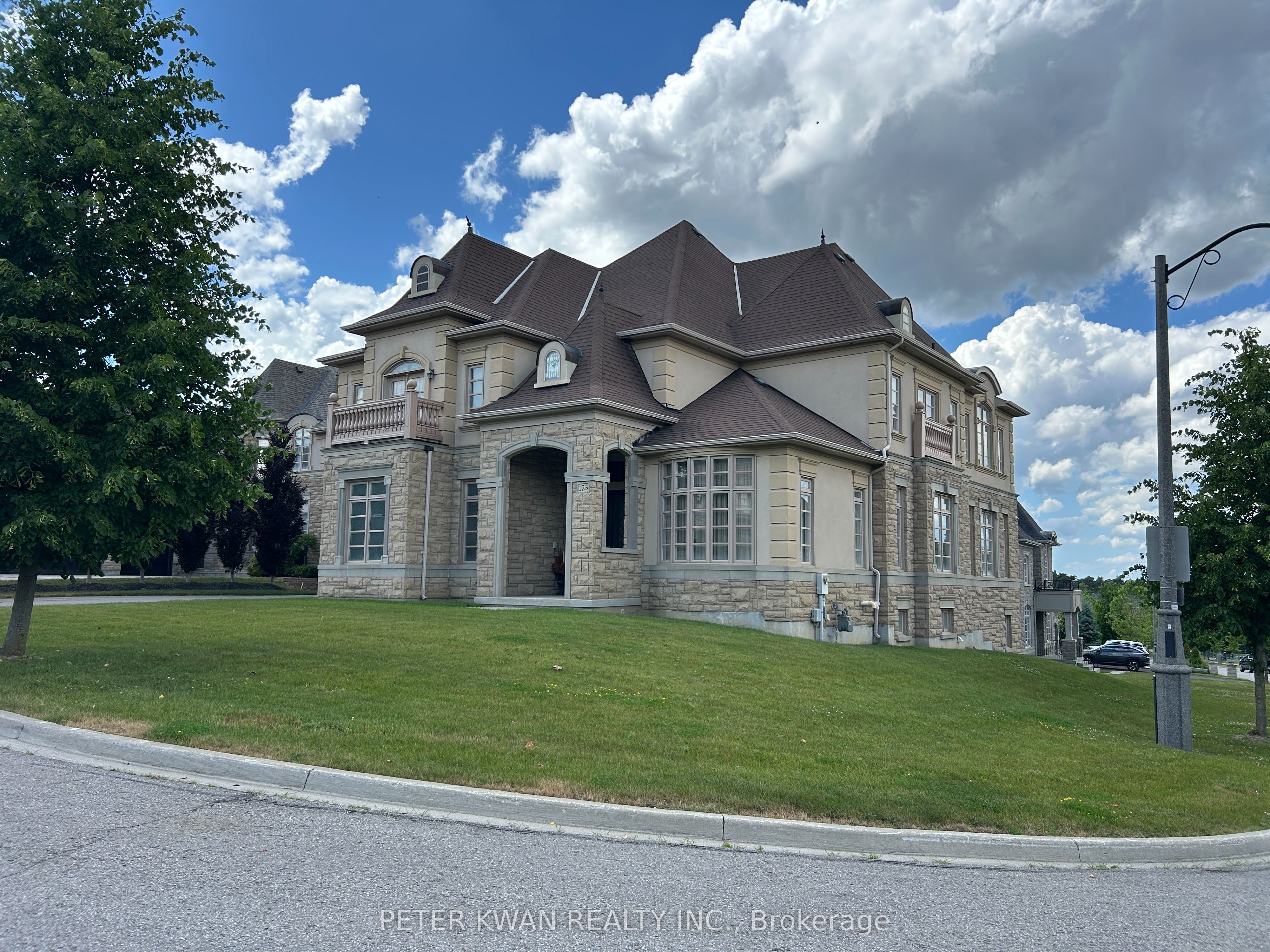 123 Carisbrooke Circle