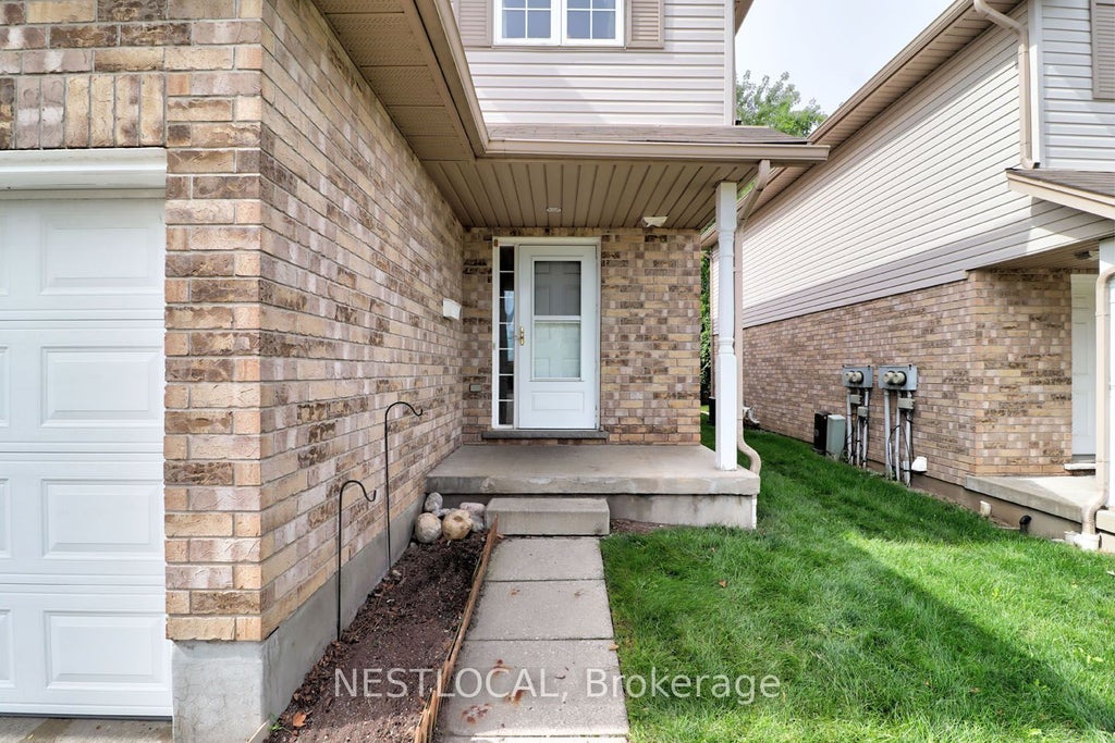 Photo of 10 Fallowfield Drive #11, Kitchener, ON N2C 0A4 (MLS # X14034652)