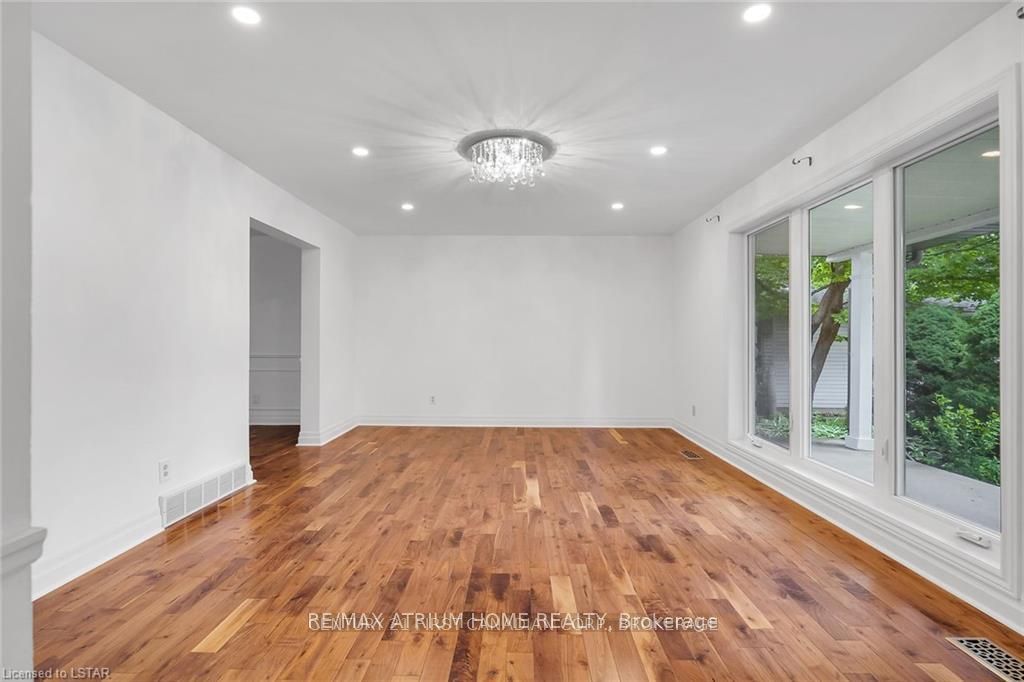 Photo of 40 Stuyvesant Place, London South, ON N6J 3S9 (MLS # X13734956)