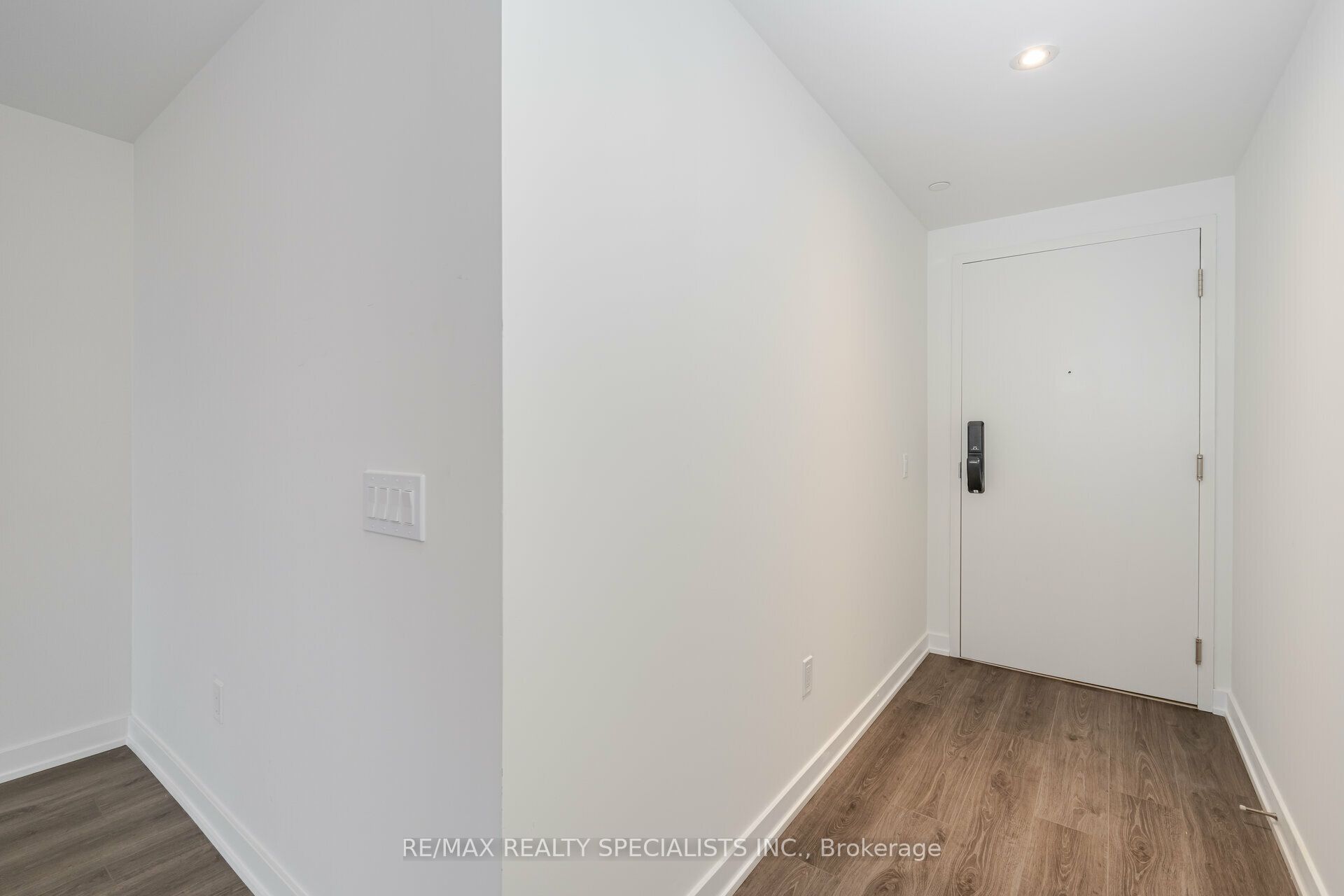 28 ANN Street E 1318