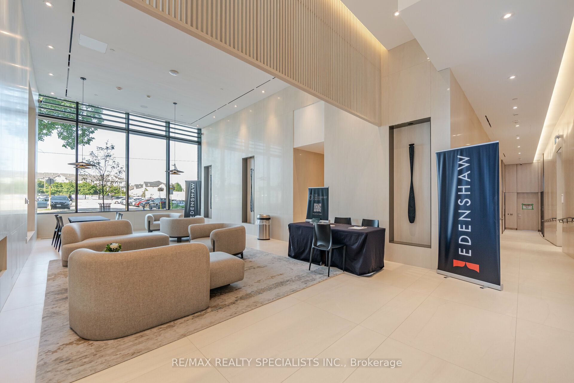 28 ANN Street E 1318