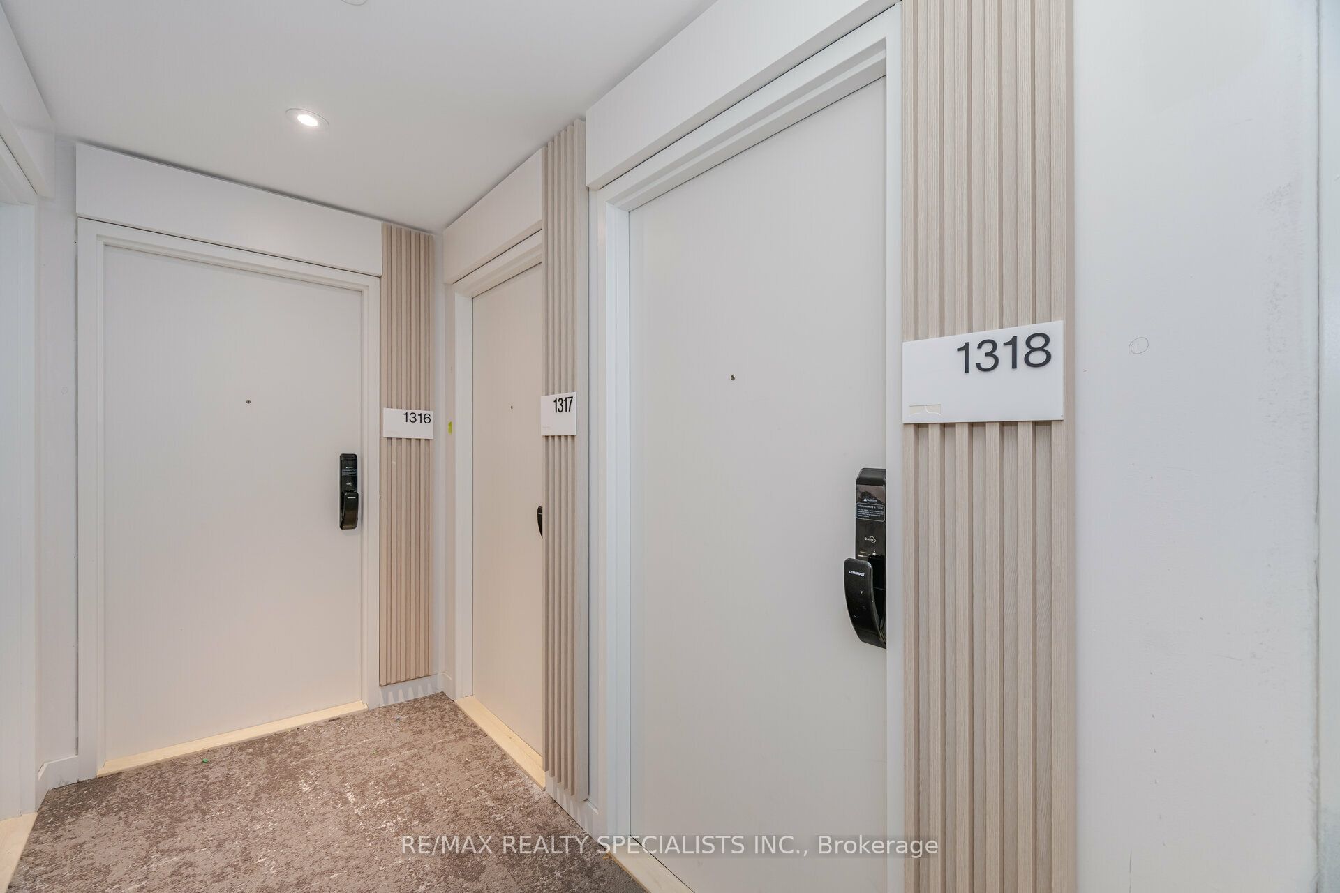 28 ANN Street E 1318