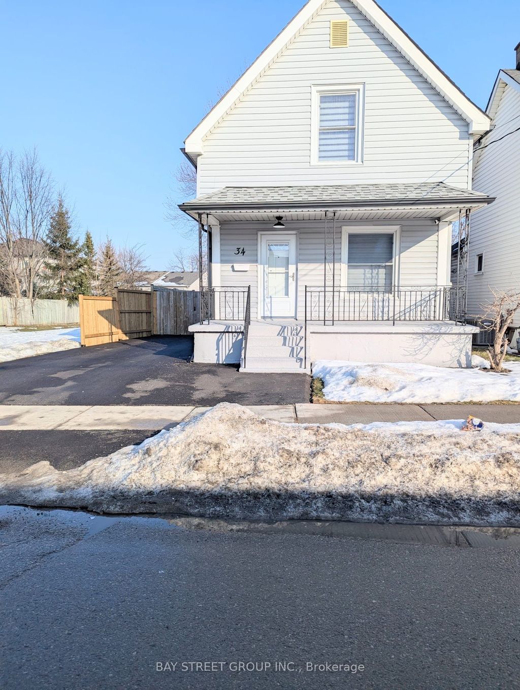 Photo of 34 Tasker Street, St. Catharines, ON L2R 3Z8 (MLS # X12810358)