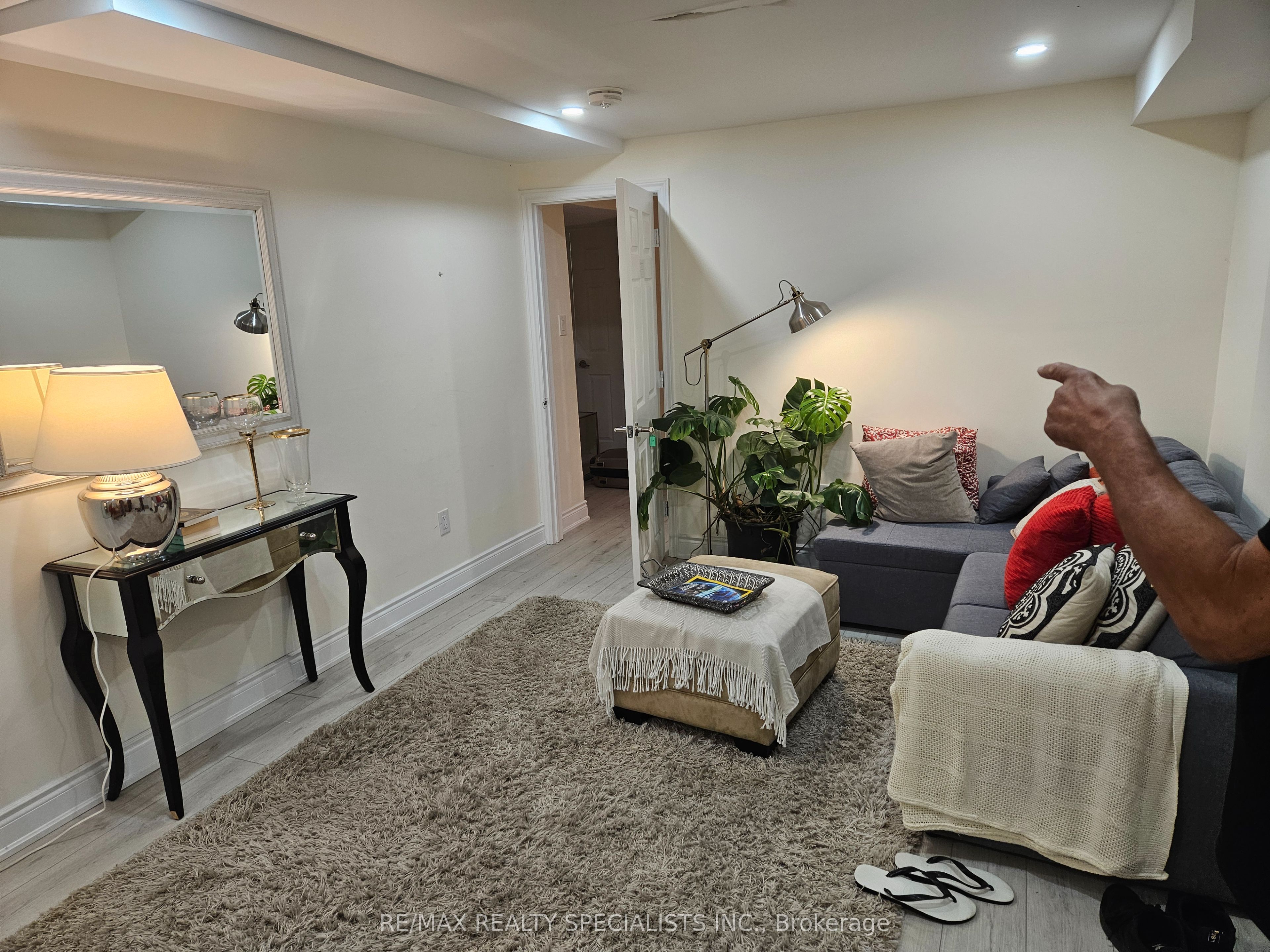 1460 White Oaks Boulevard Bsmt