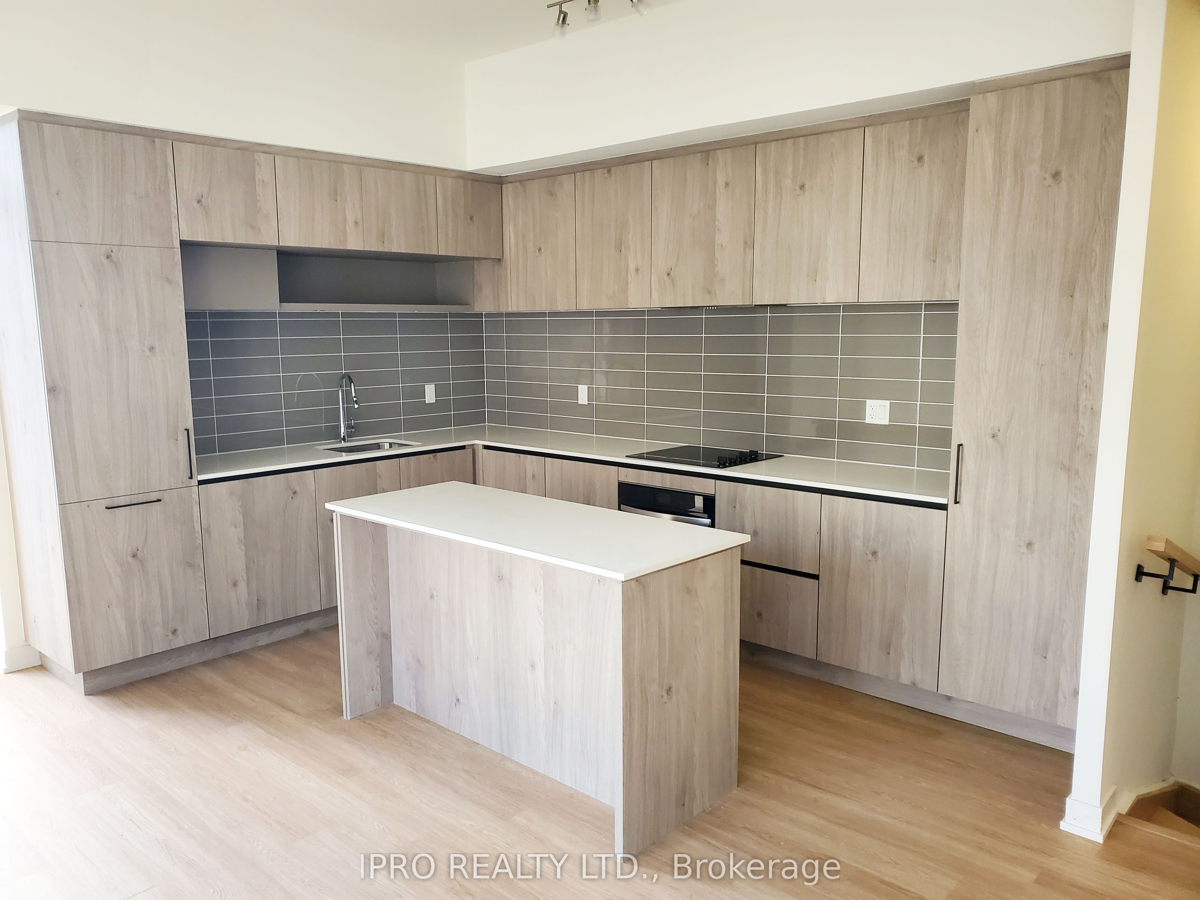 15 David Eyer Road E 1411