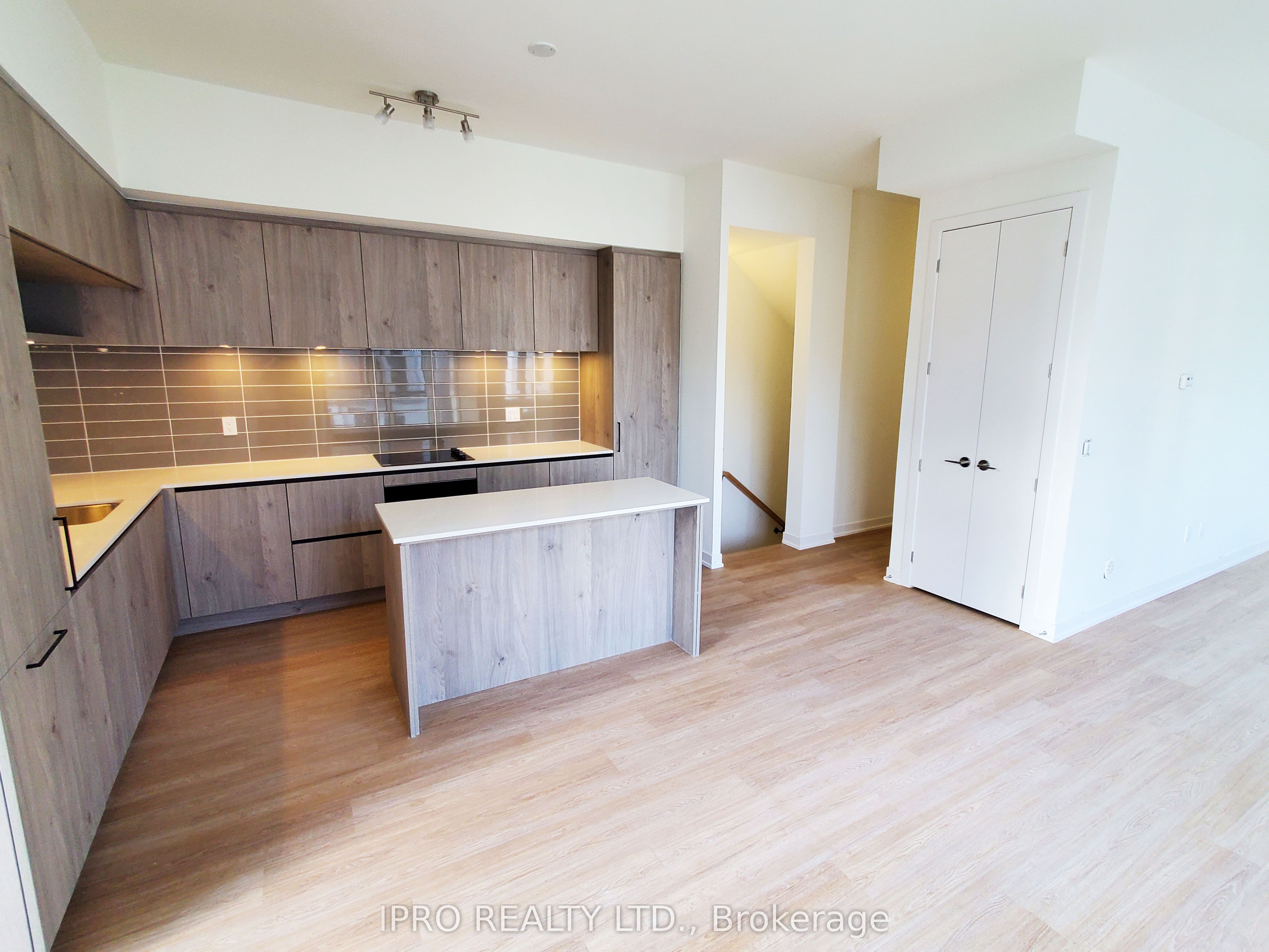 15 David Eyer Road E 1411