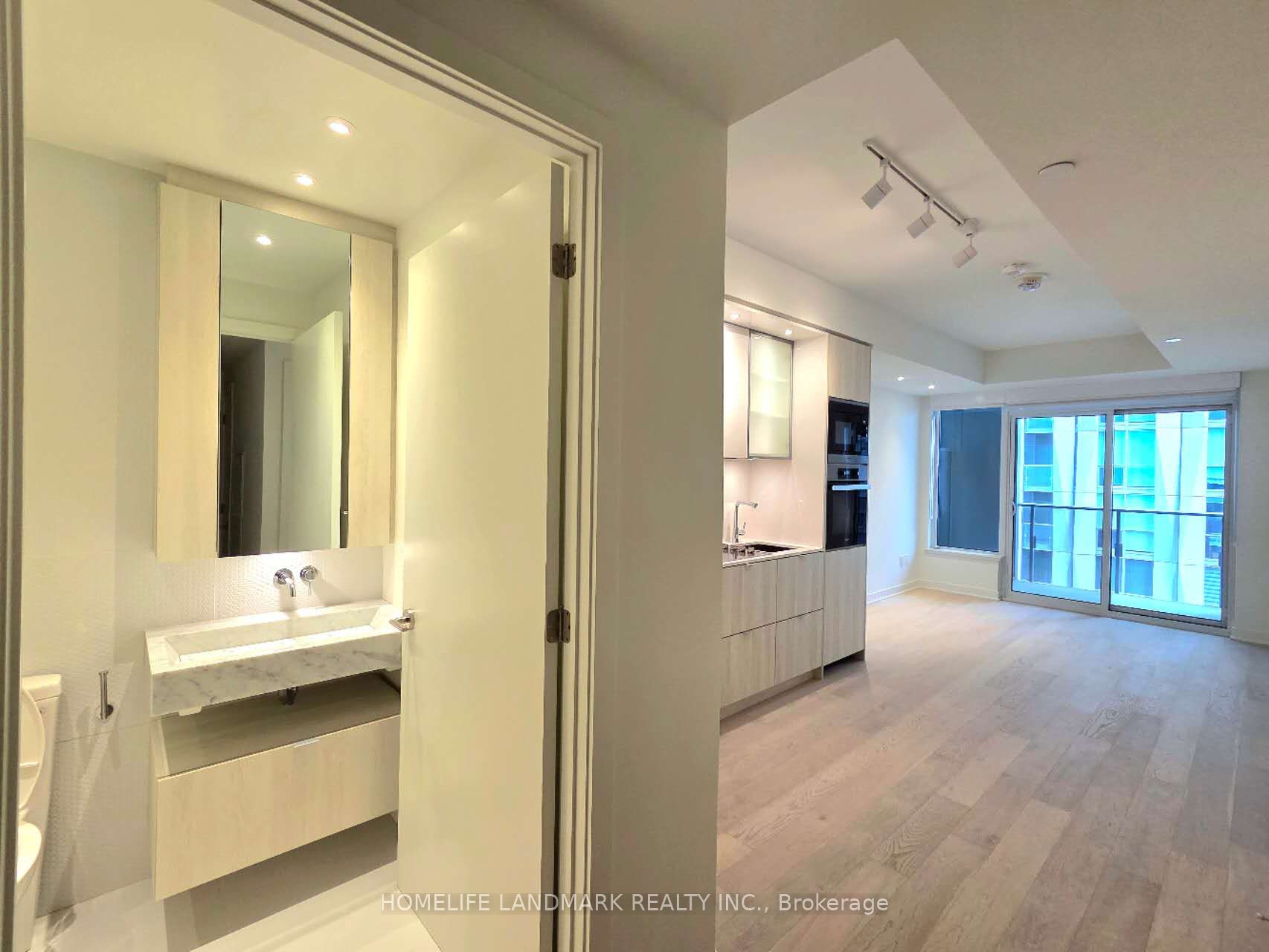 11 Yorkville Avenue 08