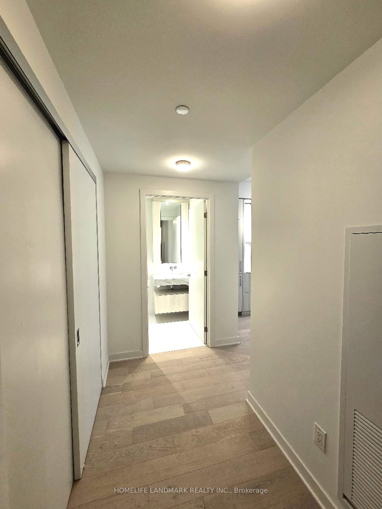 11 Yorkville Avenue 08