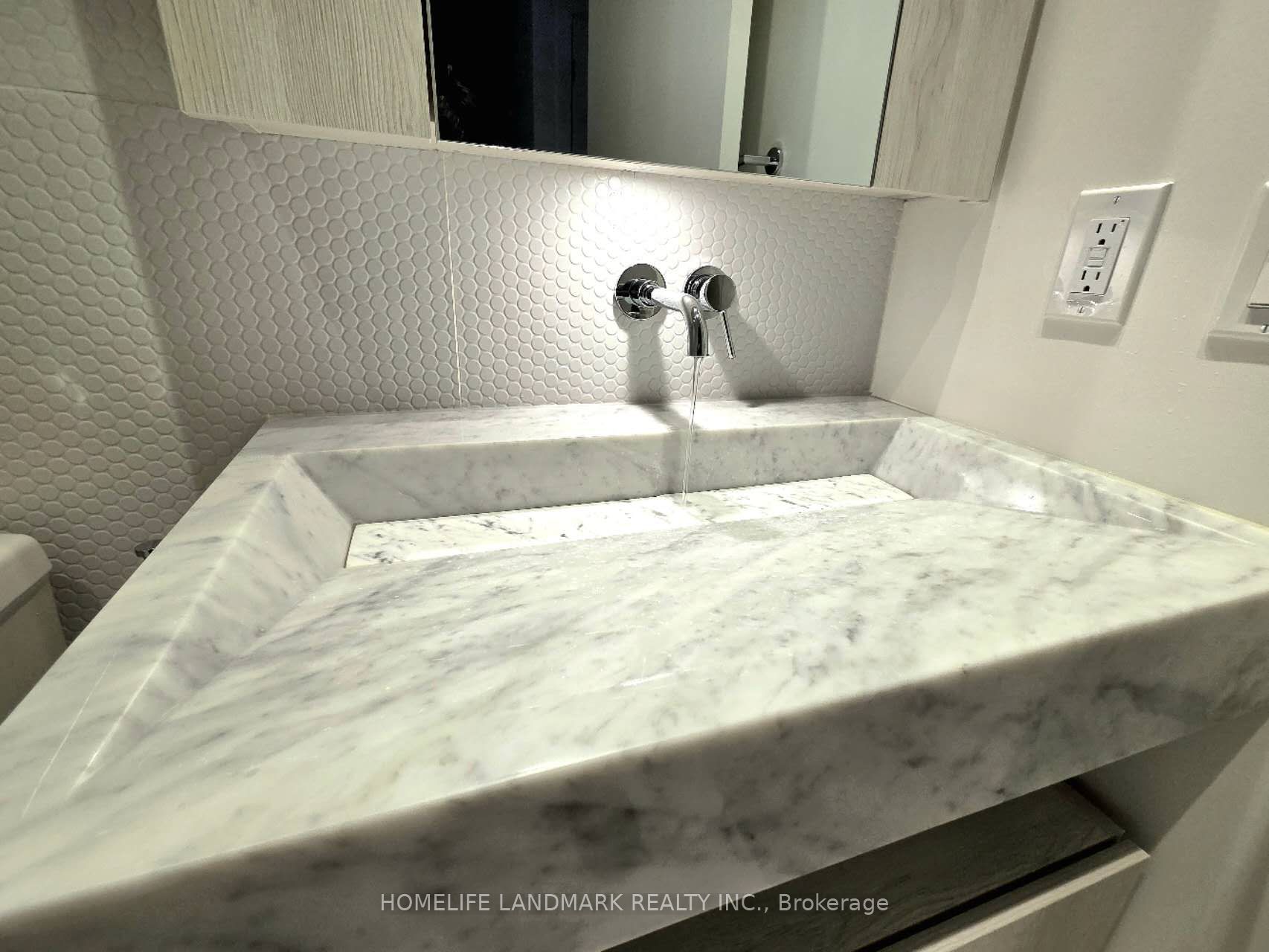 11 Yorkville Avenue 08