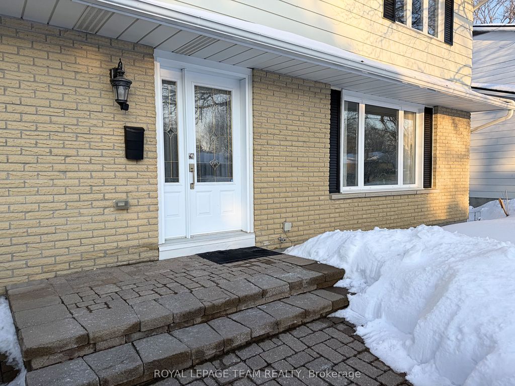 Photo of 55 Coldstream Drive, Stittsville - Munster - Richmond, ON K0A 3P0 (MLS # X12829290)