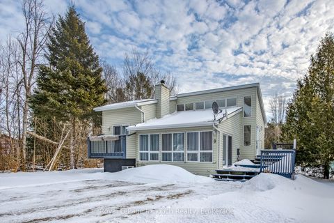 Photo of 9 Davis Drive, Tay, ON L0K 2A0 (MLS # S12655562)