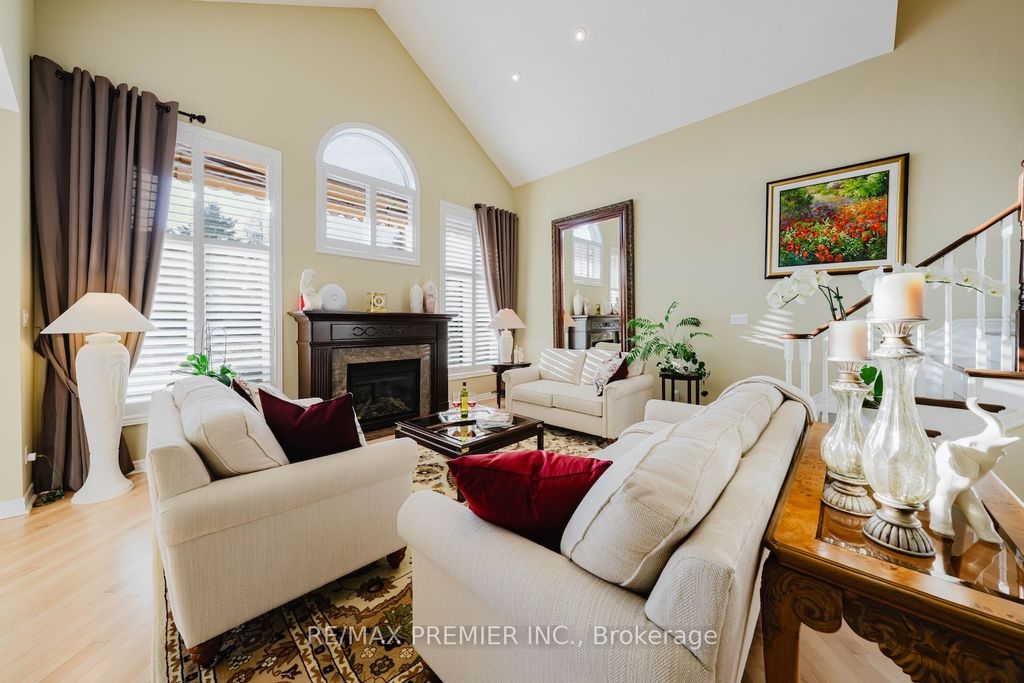 Photo of 6 Bella Vista Trail, New Tecumseth, ON L9R 2B2 (MLS # N12850694)