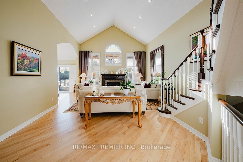 Photo of 6 Bella Vista Trail, New Tecumseth, ON L9R 2B2 (MLS # N12850694)