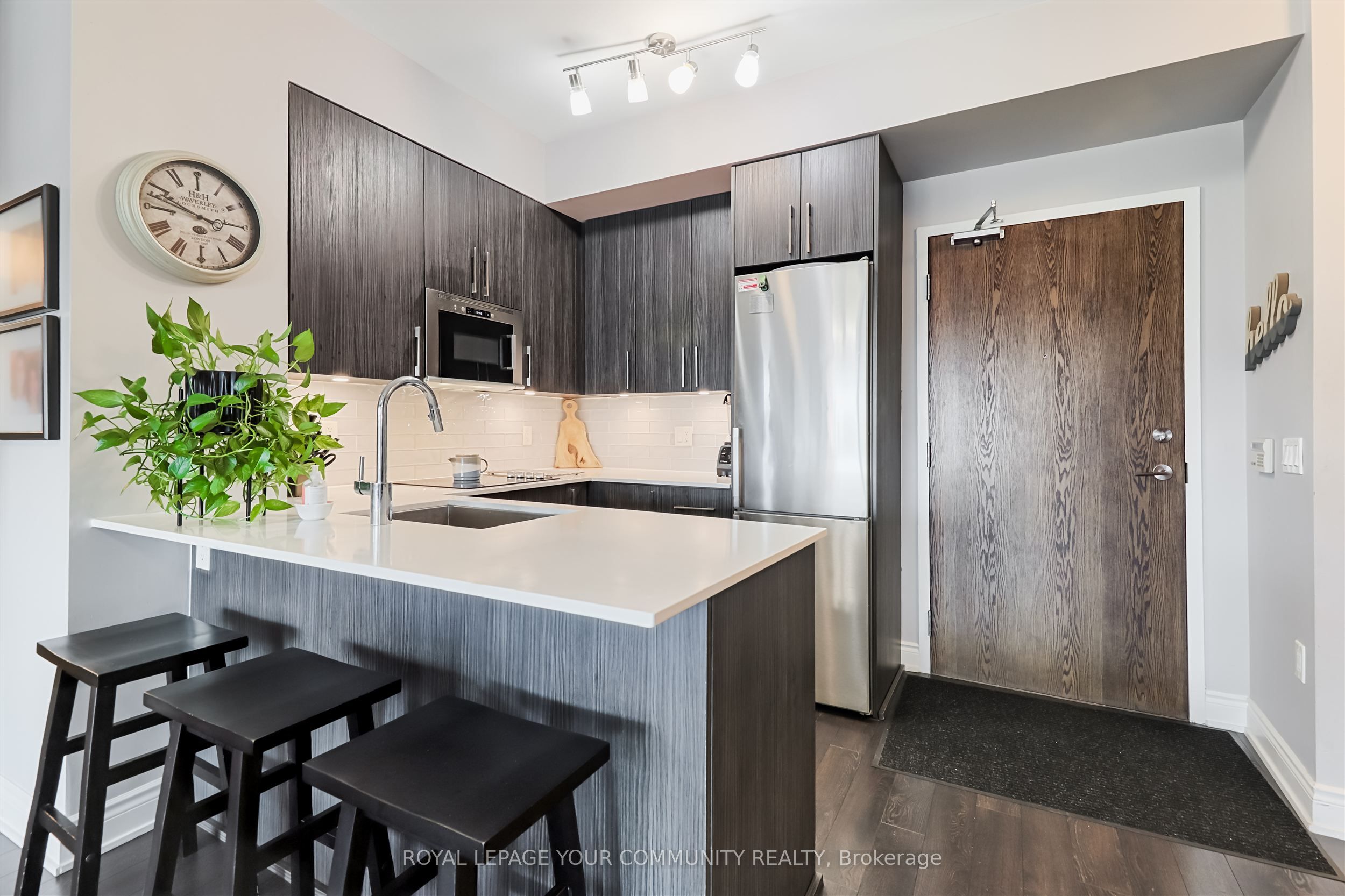 99 Eagle Rock Way S 208