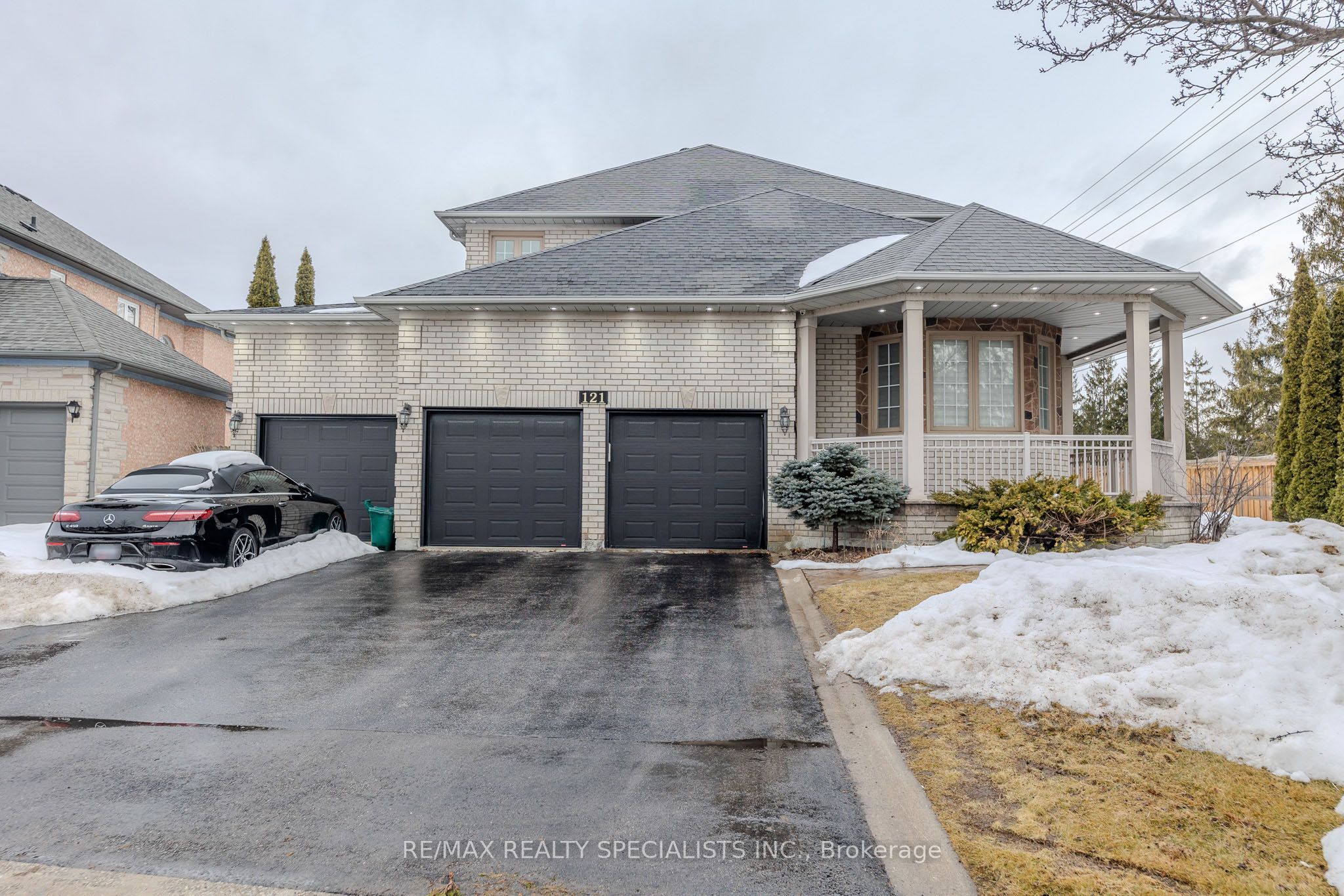 121 Boxwood Crescent