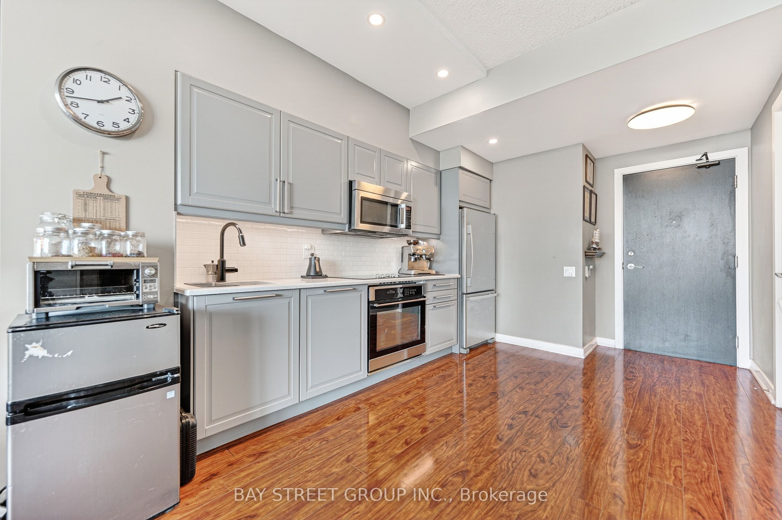 33 Charles Street E 3505