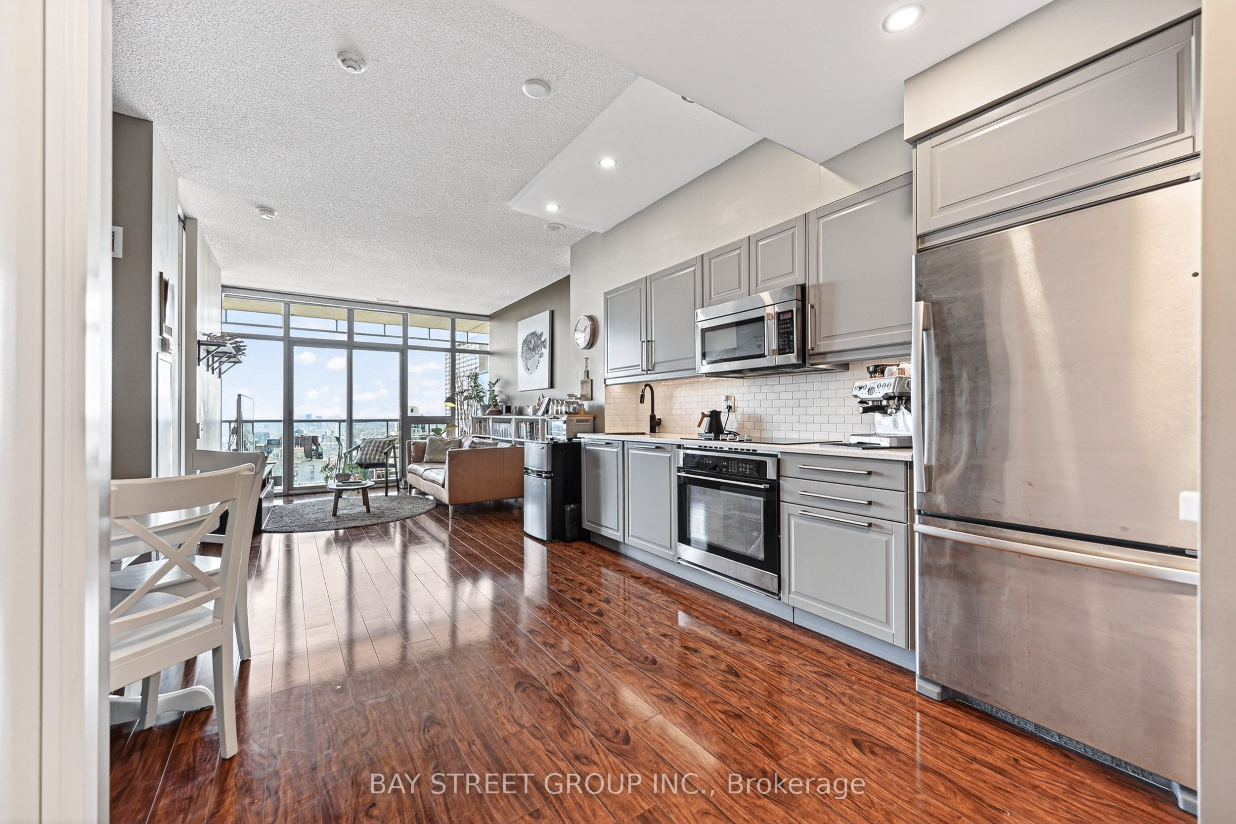 33 Charles Street E 3505