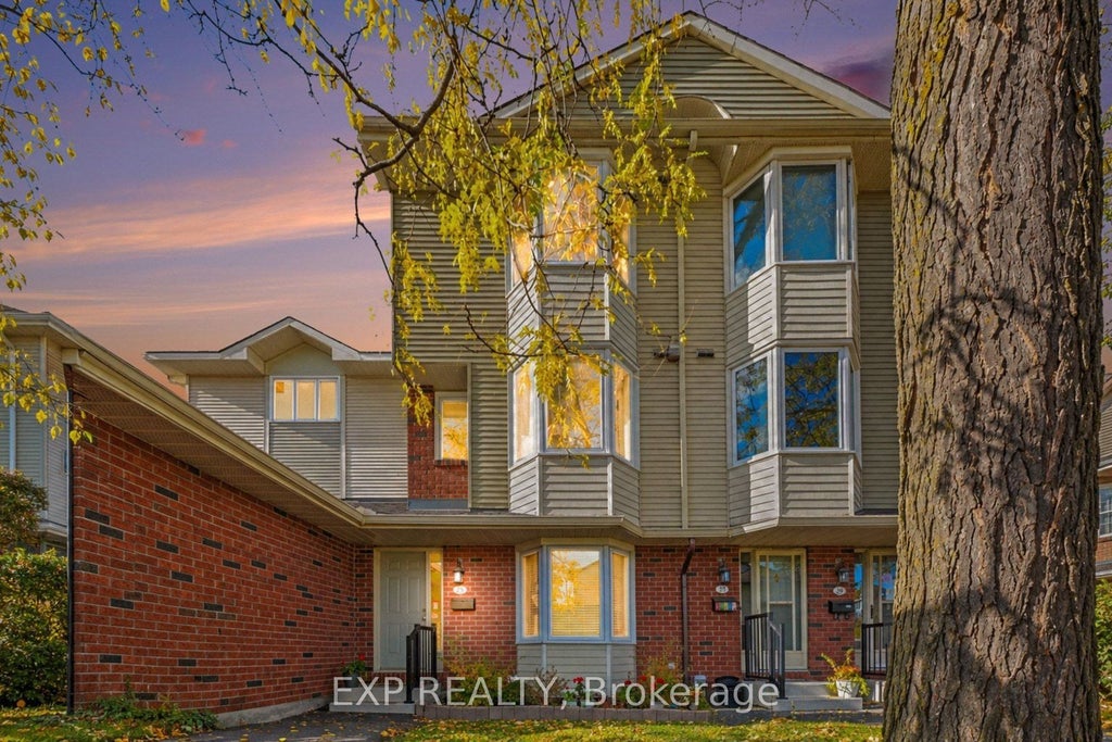 Photo of 25 Haxby Private #23, Hunt Club - South Keys and Area, ON K1T 3B5 (MLS # X14028462)