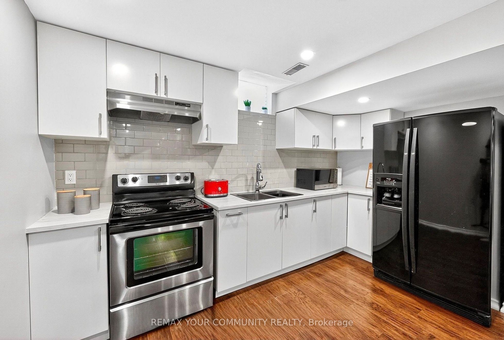 BASEMENT 95 Chelsea Crescent