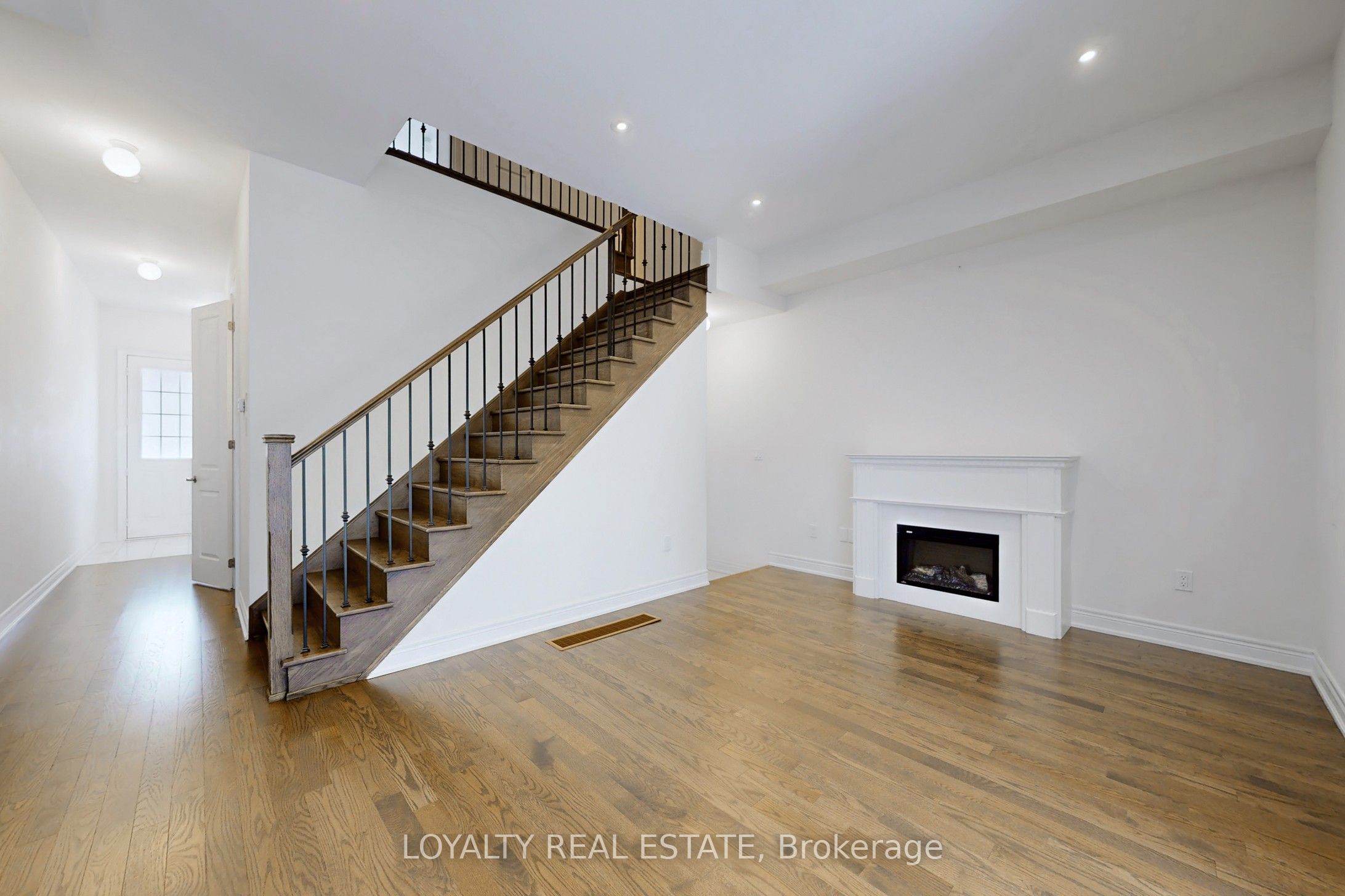 11 Latchford Lane