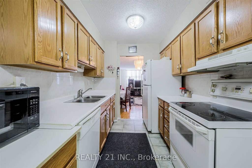 Photo of 25 Sunrise Avenue S #811, Toronto, ON M4A 2S2 (MLS # C13635390)