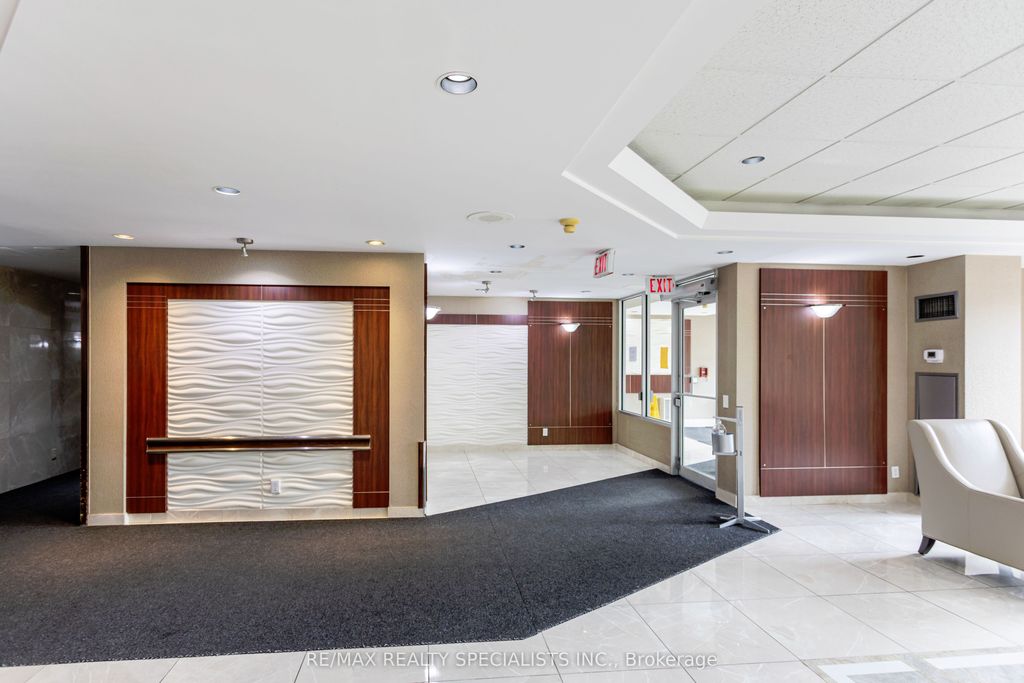 Photo of 135 Hillcrest Avenue # 1211, Mississauga, ON L5B 4B1 (MLS # W12450867)
