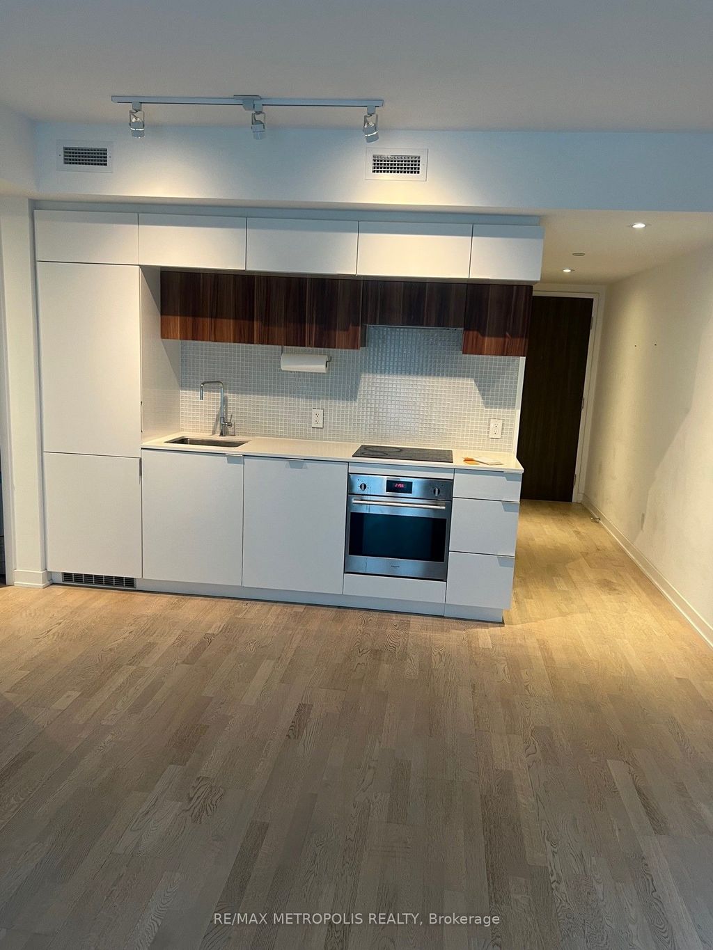 Photo of 161 Roehampton Avenue #1805, Toronto, ON M4P 0C8 (MLS # C12443803)