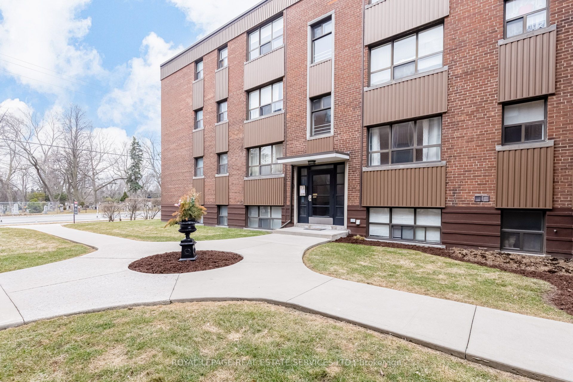 2846 Bloor Street 11