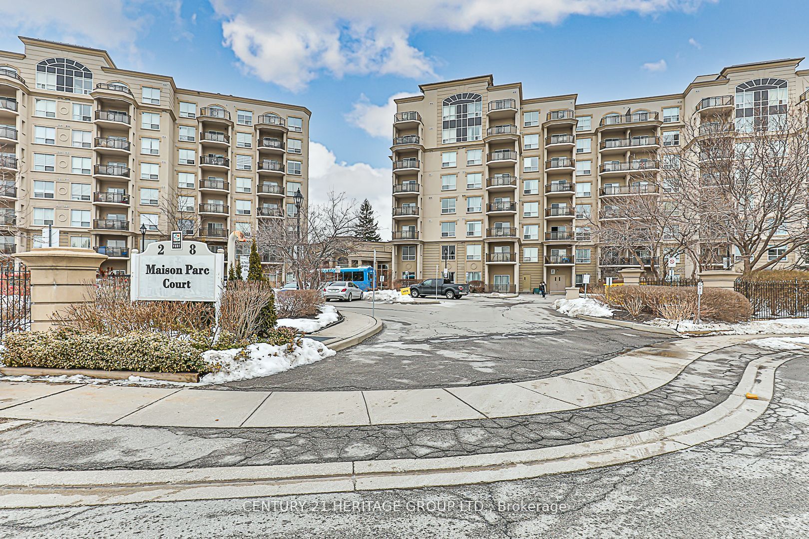 8 Maison Parc Court 305