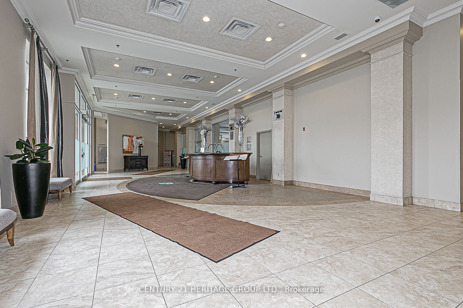 8 Maison Parc Court 305