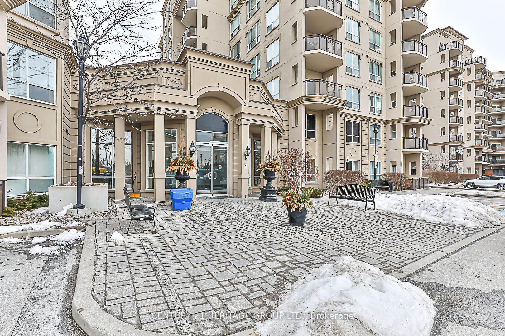8 Maison Parc Court 305