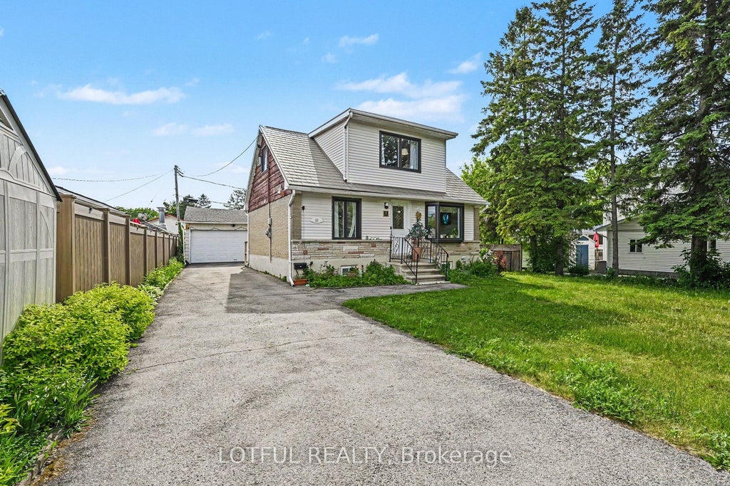 Photo of 10 Cassidy Road, Bells Corners and South to Fallowfield, ON K2H 6J8 (MLS # X13428970)