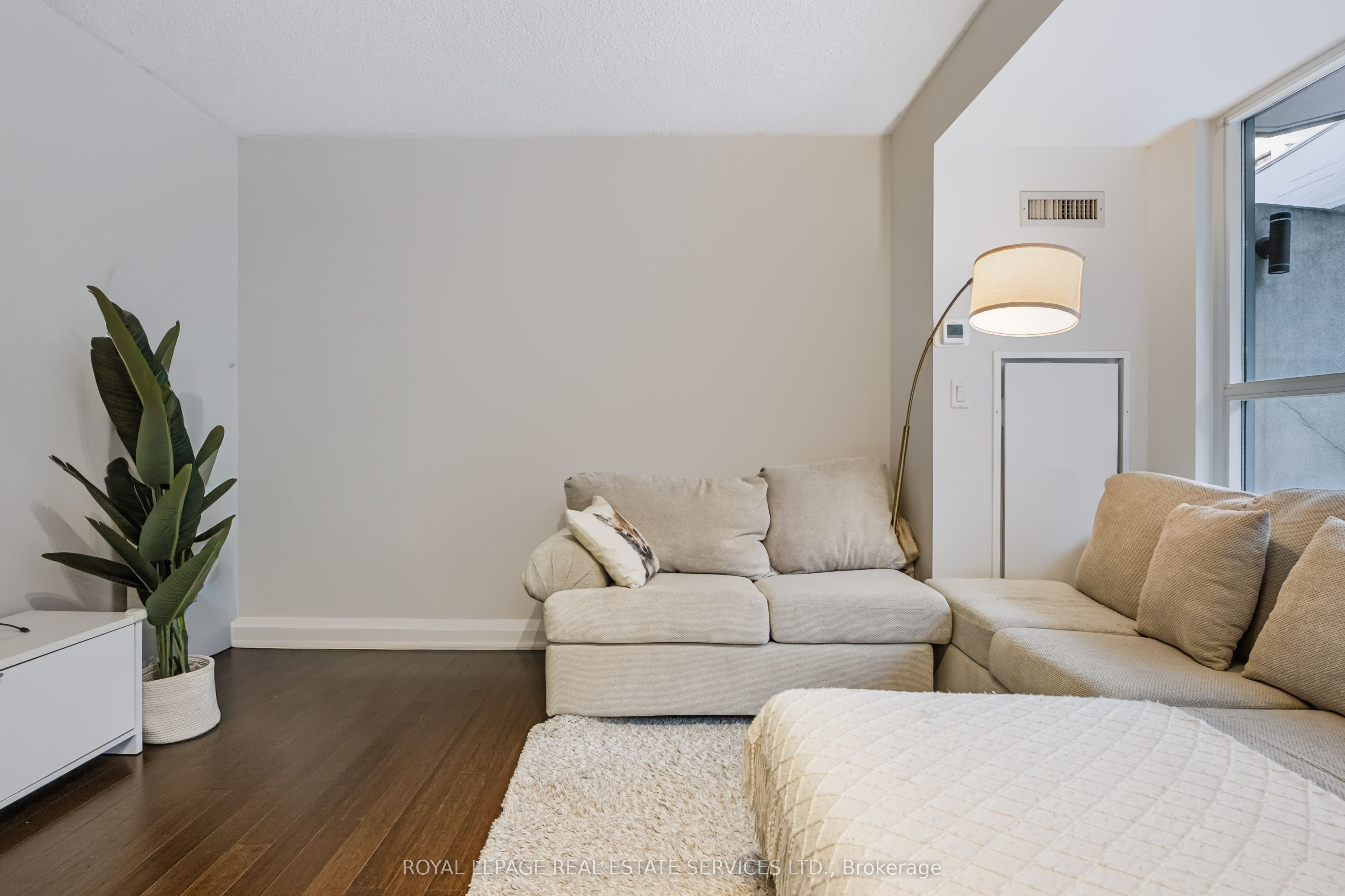 1430 Yonge Street 207
