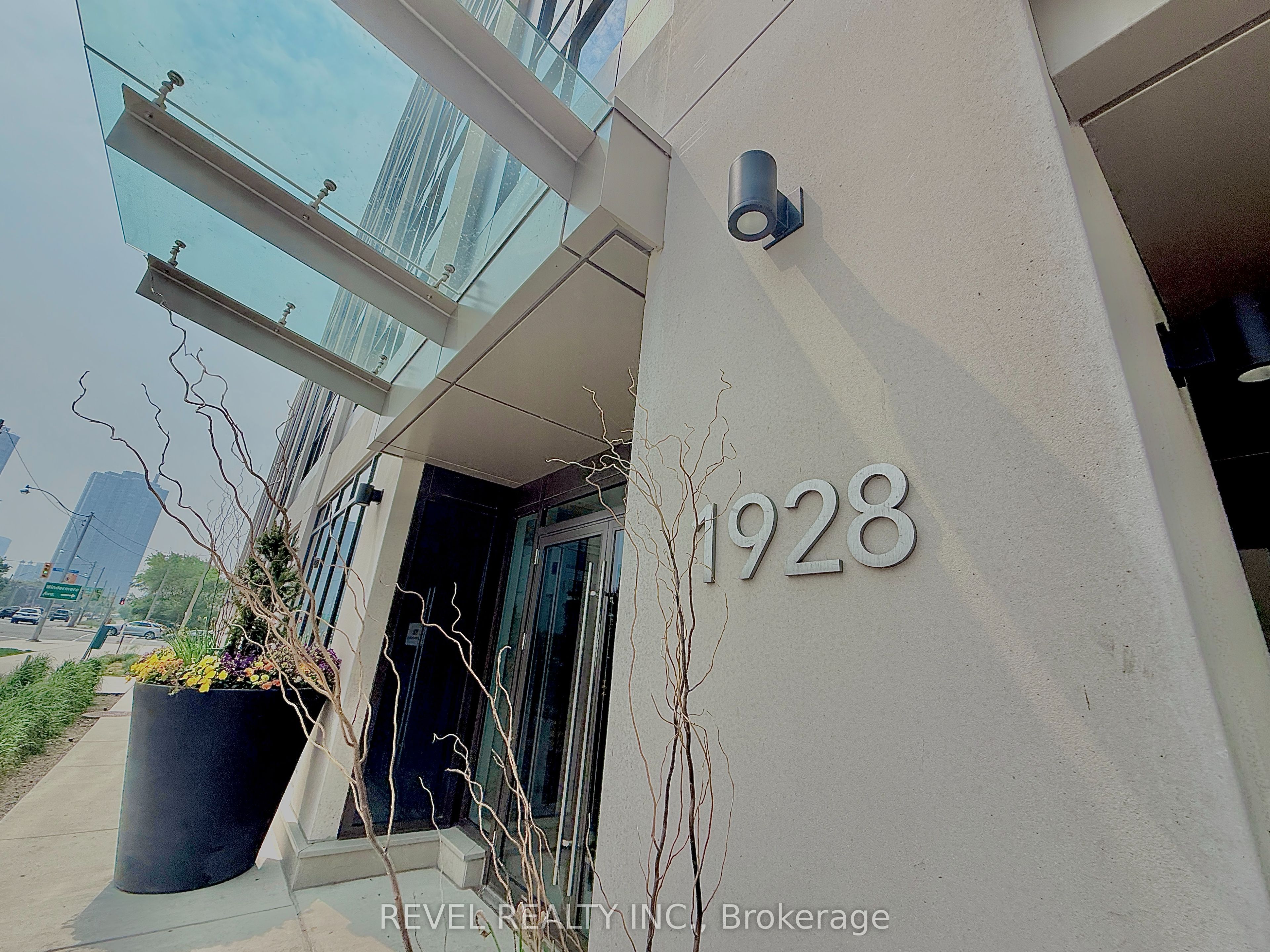 1928 Lake Shore Boulevard W 3605