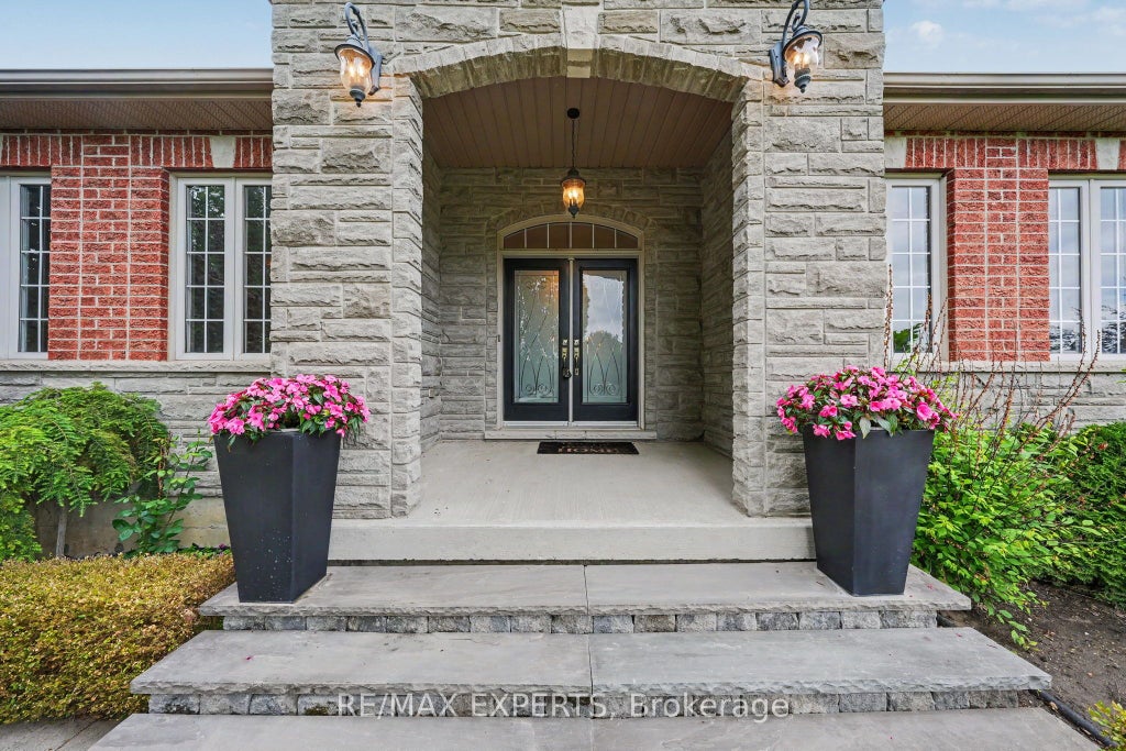 Photo of 4 Woodlot Court, Caledon, ON L7E 0C2 (MLS # W14115532)