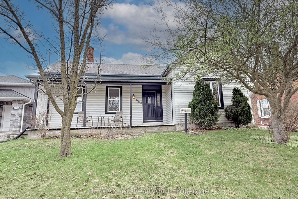 Photo of 688 Henry Street, Woodstock, ON N4S 1Y3 (MLS # X13032432)