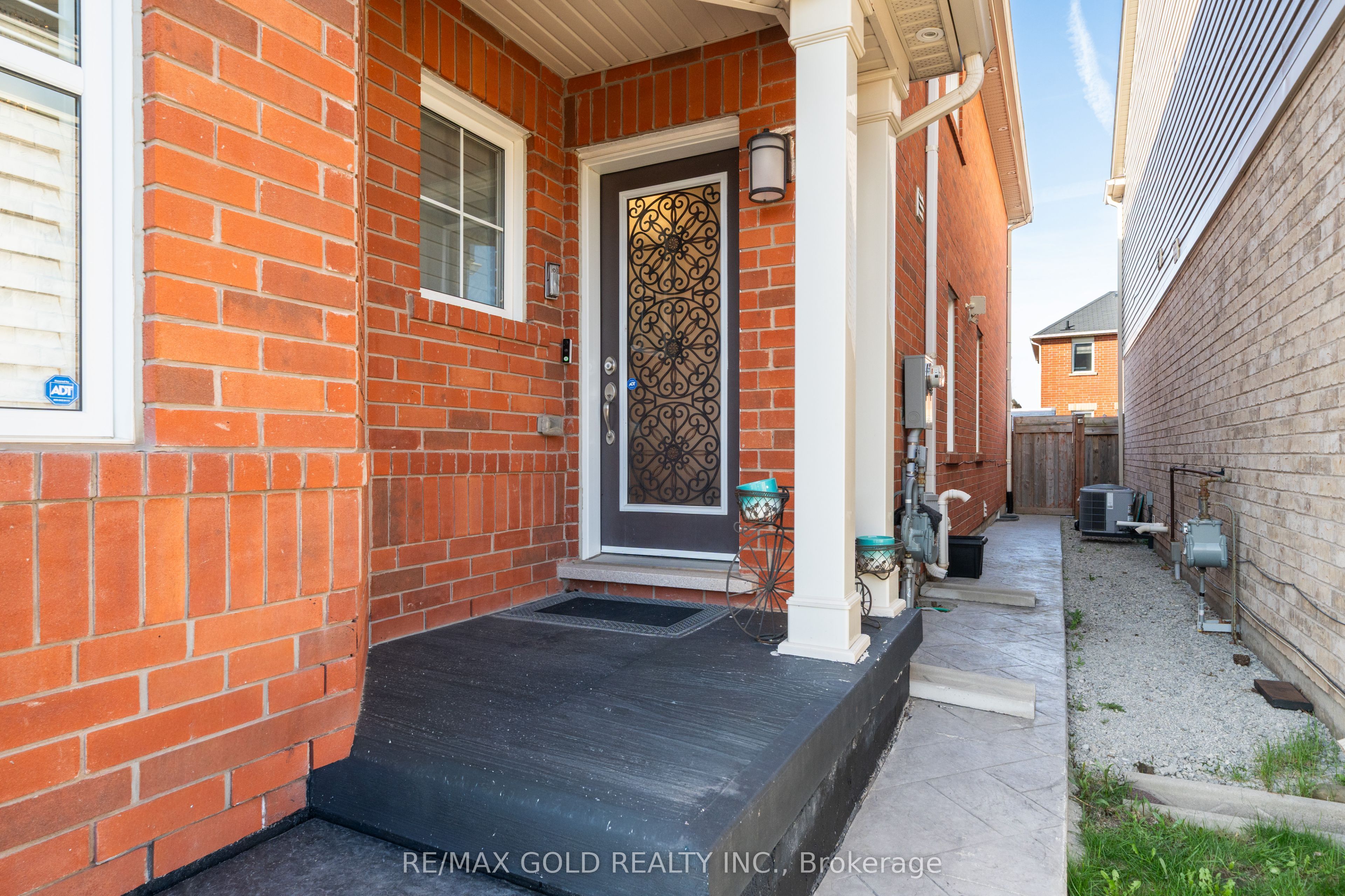 1035 SAVOLINE Boulevard