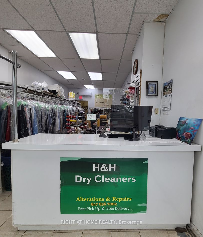 2207 Gerrard Street E