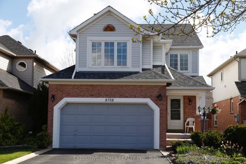 5705 Wells Place Mississauga ON L5M 5T6