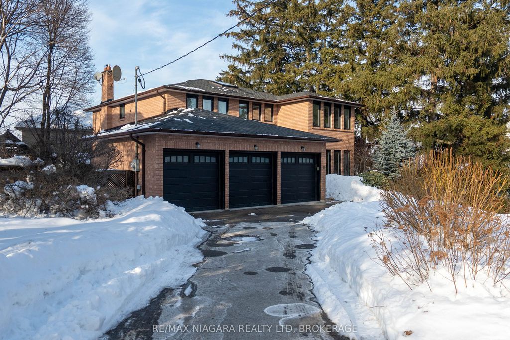 Photo of 18 Mountbatten Road, Toronto, ON M9P 1Z2 (MLS # W12929252)