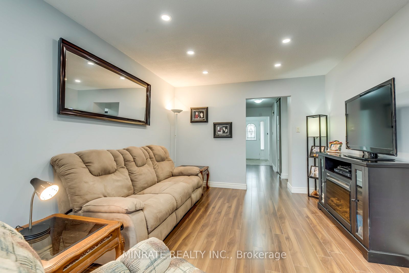 1548 Newlands Crescent 14