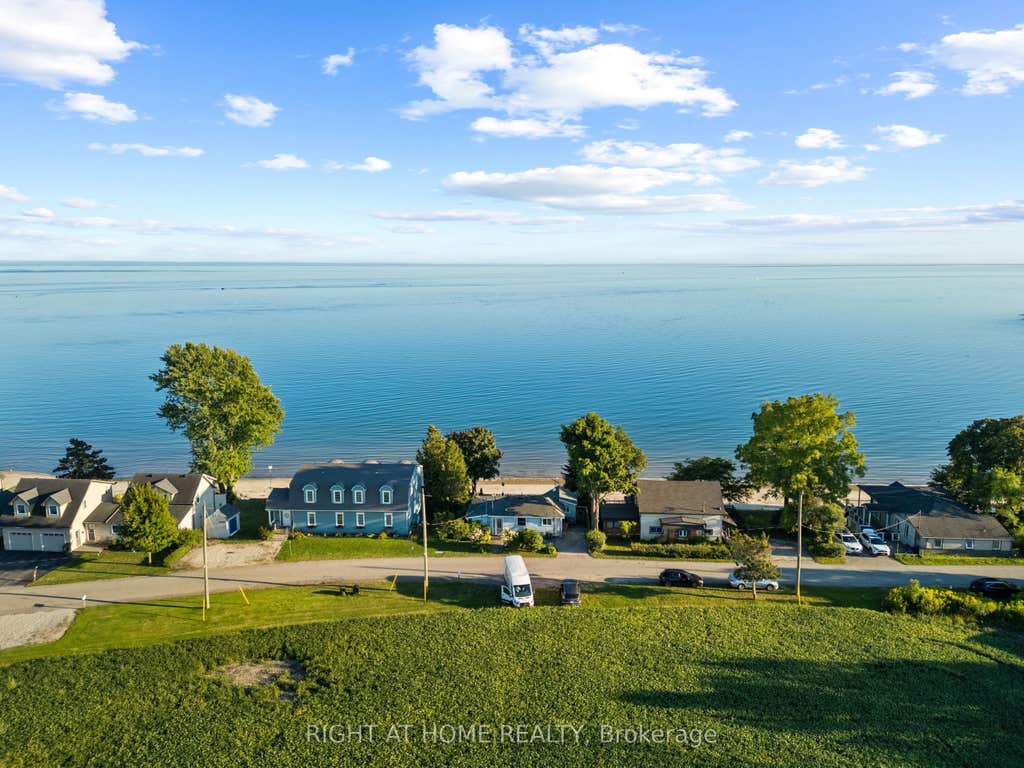 Photo of 71 Lighthouse Dr Drive, Haldimand, ON N1A 2W6 (MLS # X13678838)