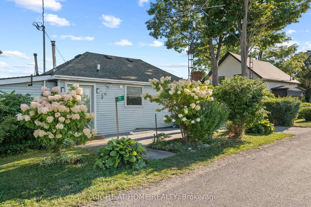 Photo of 71 Lighthouse Dr Drive, Haldimand, ON N1A 2W6 (MLS # X13678838)