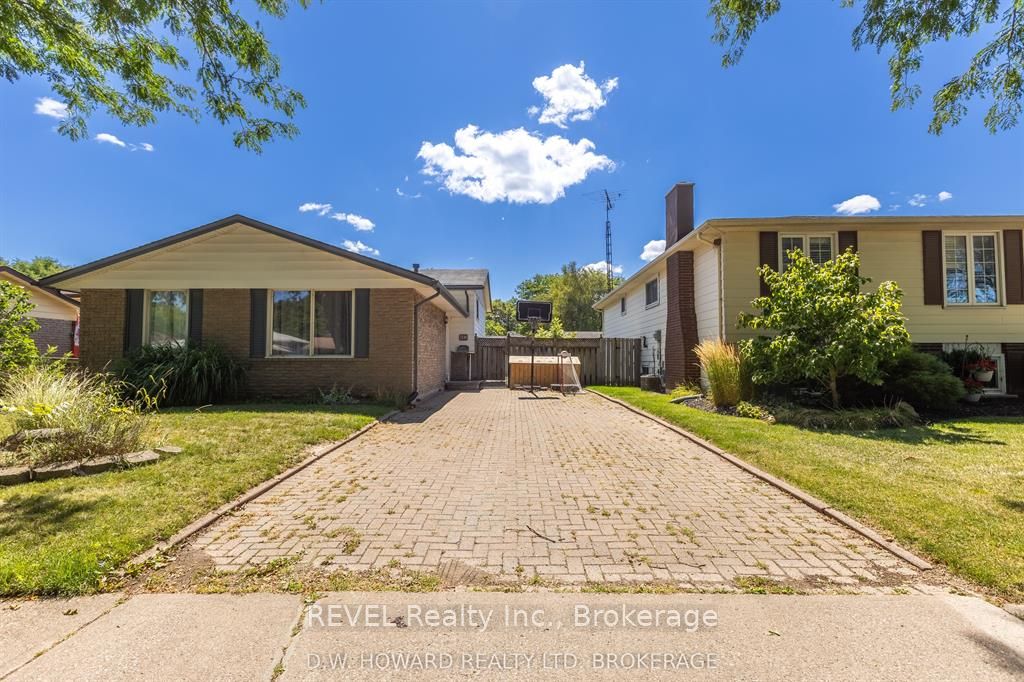 Photo of 7116 Harriman Street, Niagara Falls, ON L2J 3S2 (MLS # X13885442)