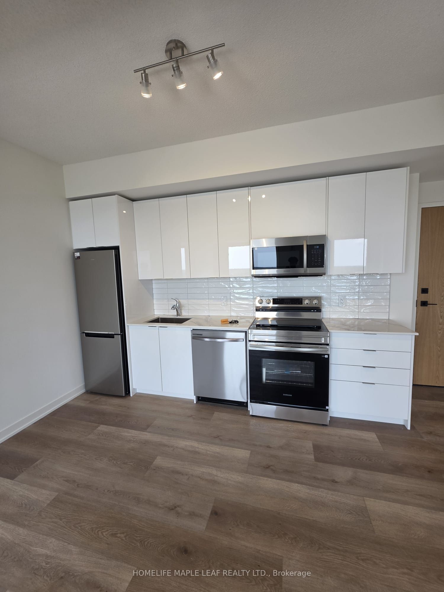 Photo 1 of 17 — 33 Erie Avenue 1509, Brantford, ON N3S 0K7