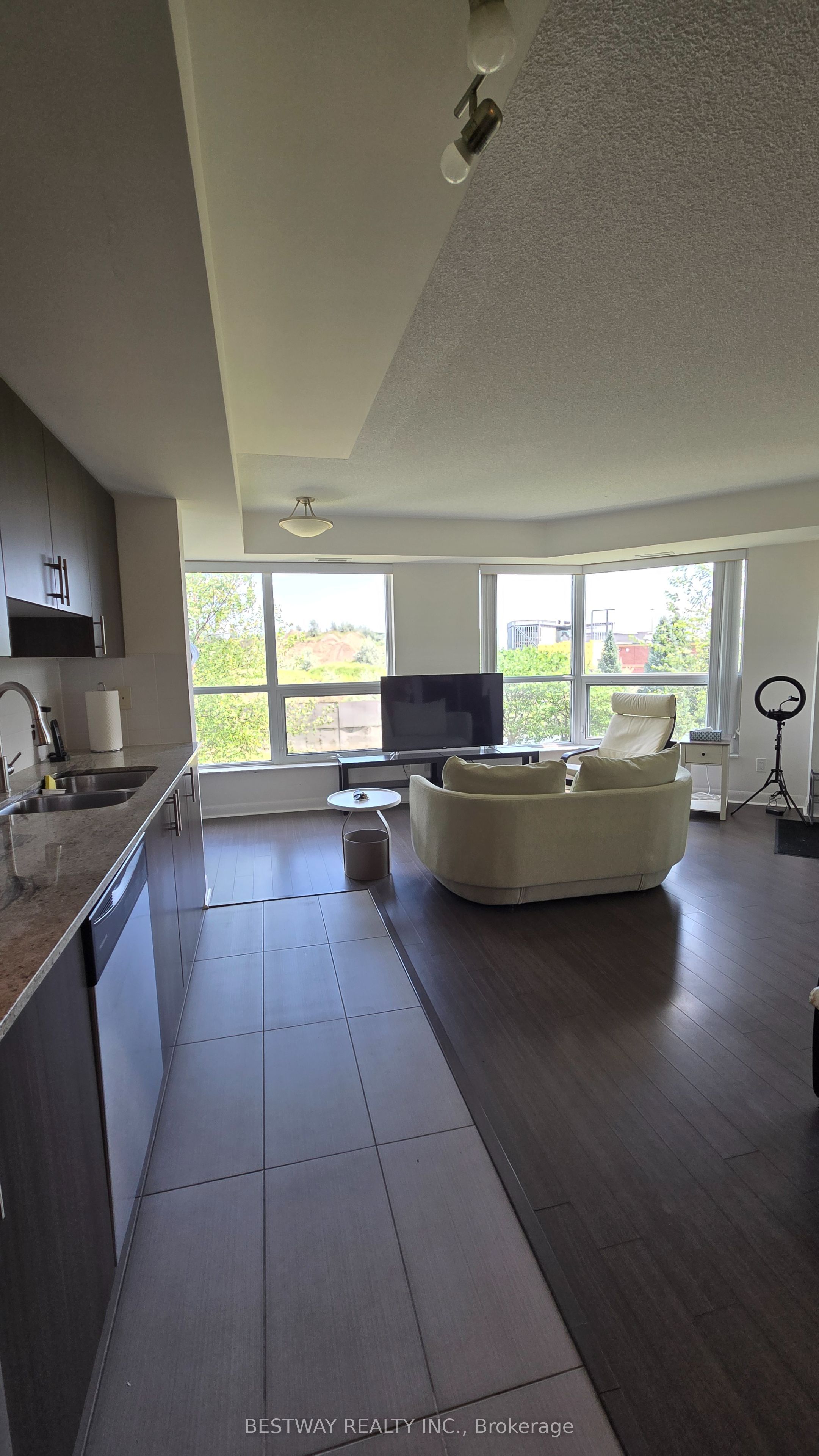 75 Norman Bethune Avenue 208