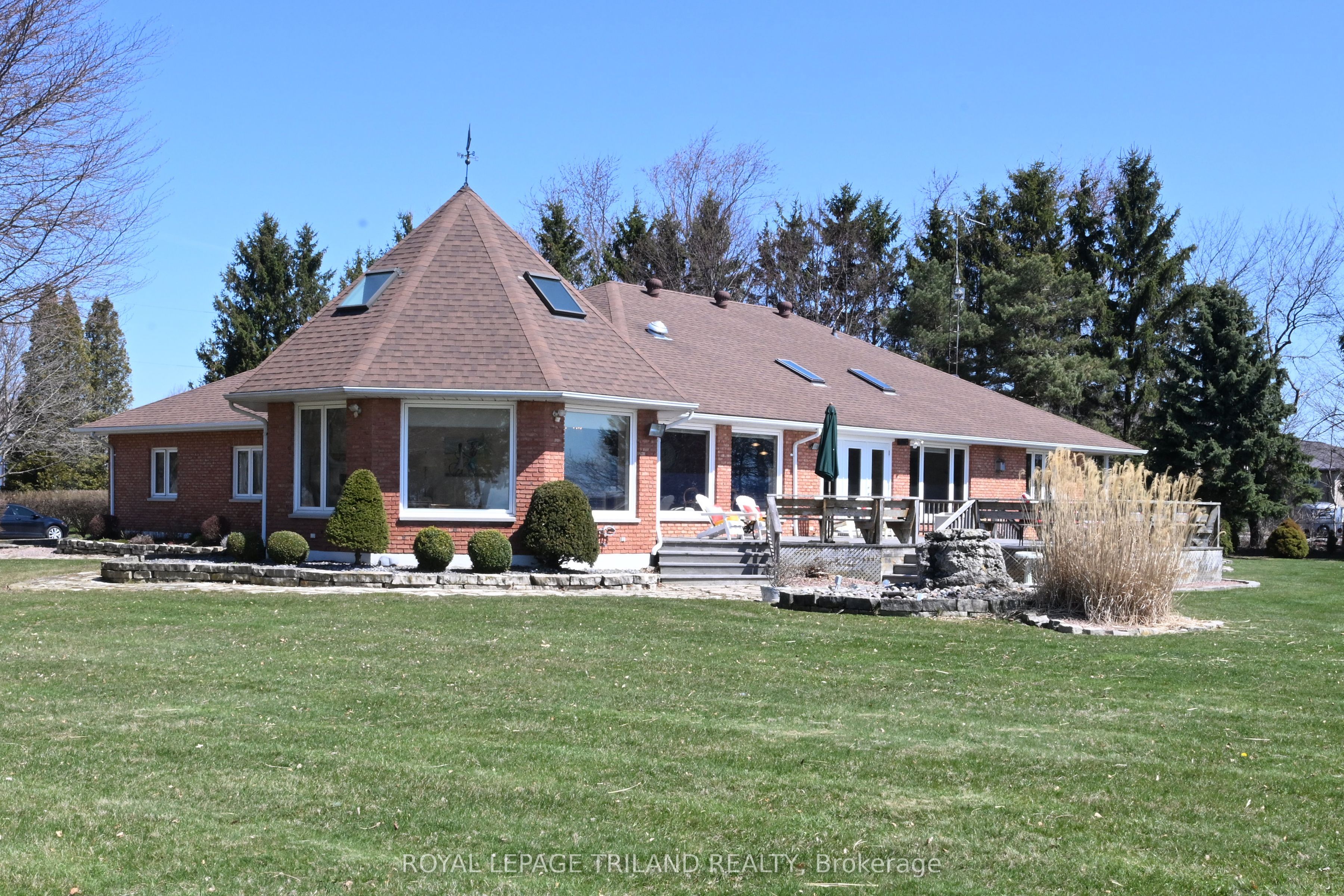 Photo 1 of 33 — 7154 Talbot Trail, Chatham-Kent, ON N0P 1A0